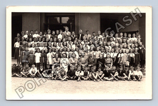 Skupinová fotografie žáků a učitelů (M40387)