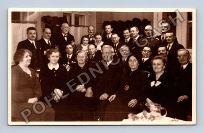 Pohlednice Skupinová fotografie pravděpodobně z oslavy (M40395)