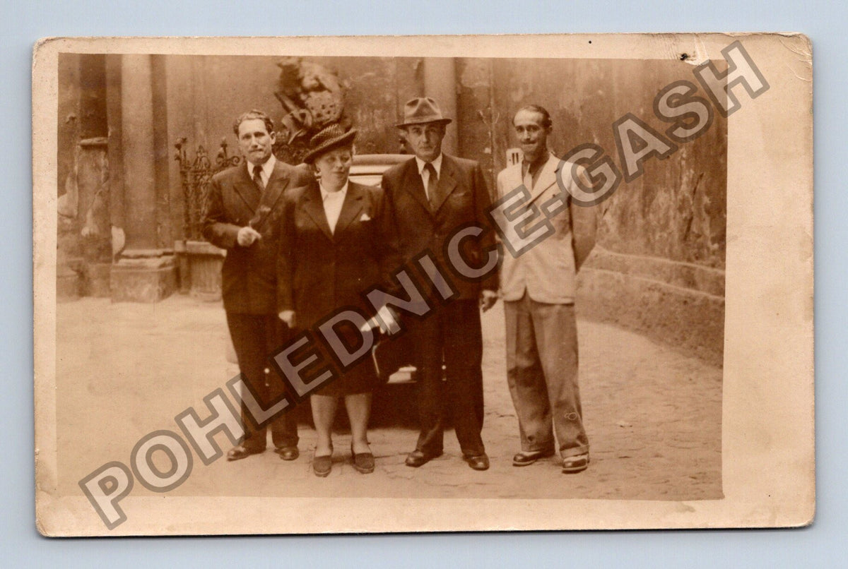 Skupinová fotografie čtyři osoby (M40404)