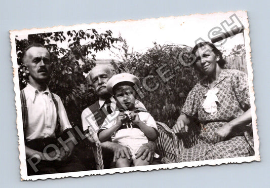 Rodinná fotografie muž žena dítě námořník (M40415)