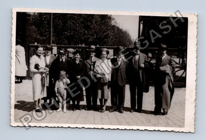 Stará fotografie Lázně Poděbrady skupina lidí s dítětem 1938 (M40421)