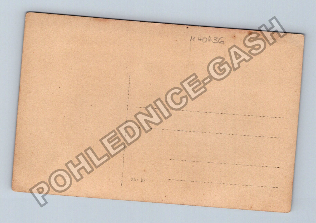 Pohlednice Rodina před domem (M40436)