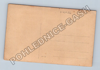 Pohlednice Rodina před domem (M40436)