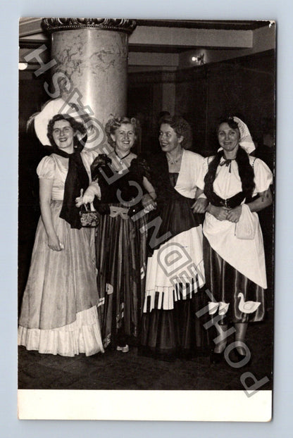 Stará fotografie Čtyři ženy v kostýmech FOTOZ VODY 1937 (M40475)