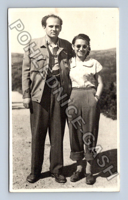 Stará fotografie Muž a žena v dobovém oblečení 1953 (M40476)