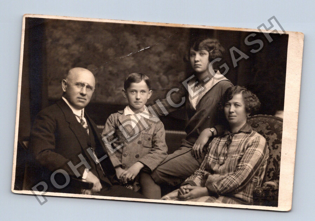 Rodinná fotografie ateliérová portrét (M40477)