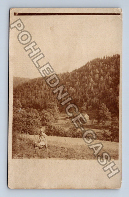 Pohlednice Krajina s domem a postavou (M40481)