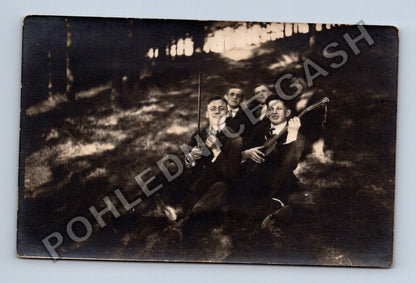 Stará fotografie skupina mužů s hudebními nástroji (M40490)