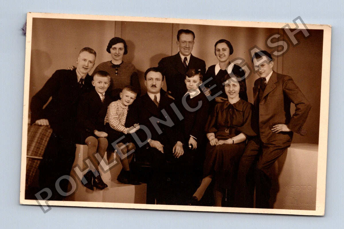 Skupinová fotografie rodiny ateliérová (M40498)