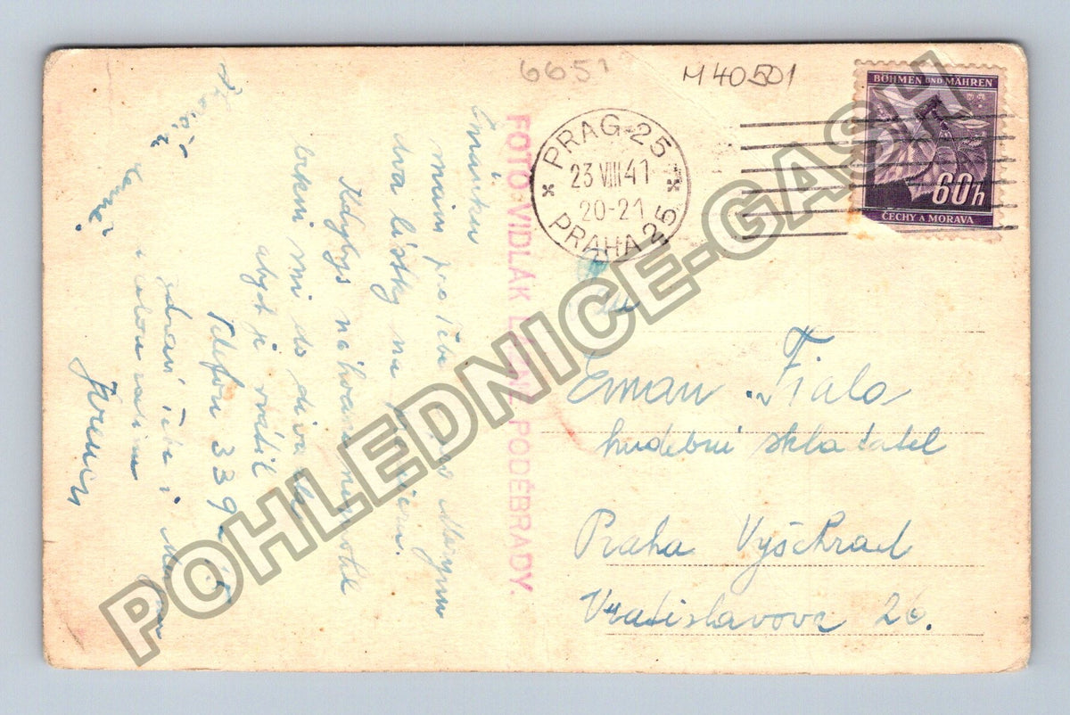Pohlednice Praha Vyšehrad dvojice u stromu 1941 (M40501)