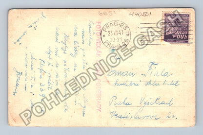 Pohlednice Praha Vyšehrad dvojice u stromu 1941 (M40501)