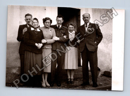 Pohlednice Skupinová fotografie rodinná s vojákem (M40506)