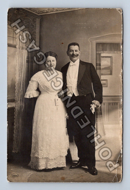 Svatební fotografie pár v ateliéru (M40511)