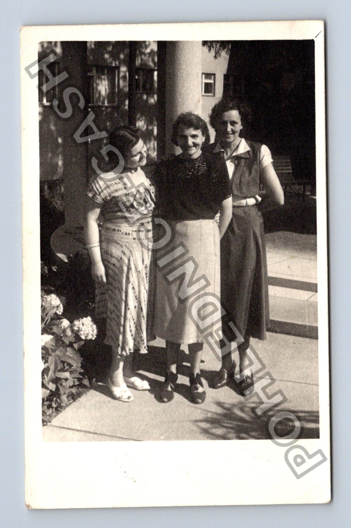 Stará fotografie Třebechovice pod Orebem 1950s tři ženy (M40513)
