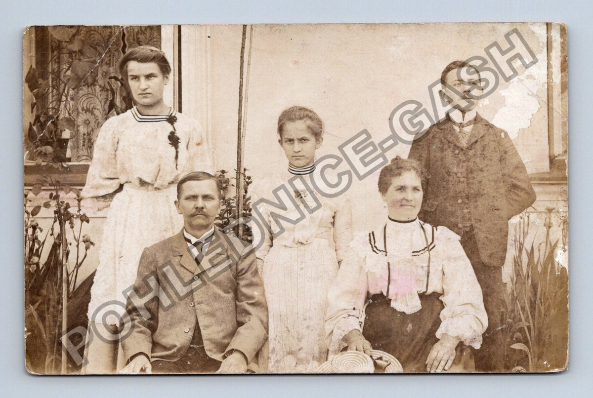 Pohlednice Rodinná skupinová fotografie (M40515)