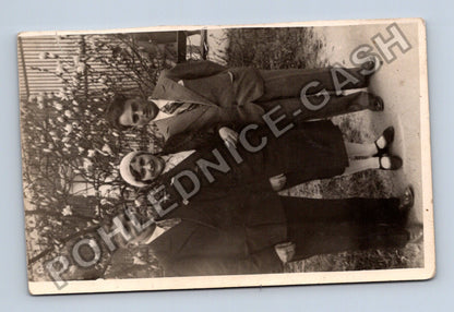 Stará fotografie Zlín 3.V.1931 skupinový portrét tři osoby (M40520)