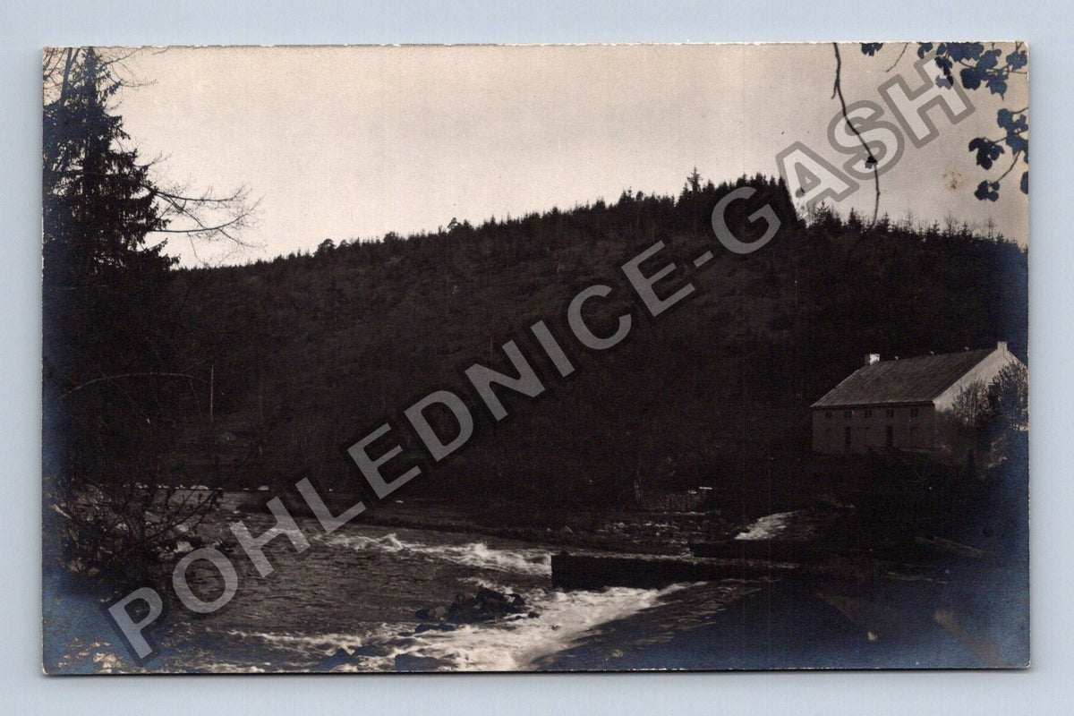 Pohlednice Řeka s domem u lesa (M40527)