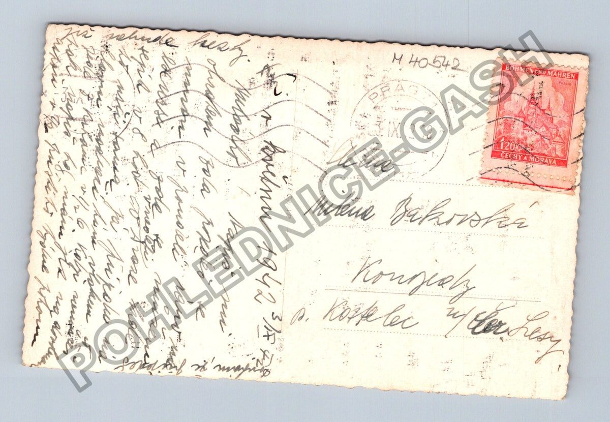 Pohlednice skupina lidí u stolu 1942 (M40542)