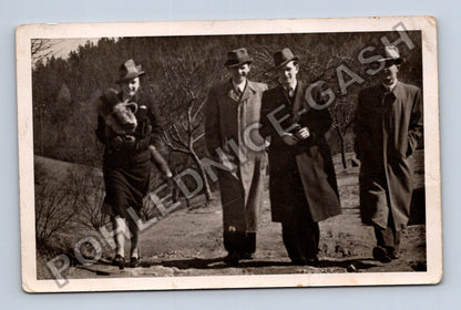 Stará fotografie Cestou skupina lidí 1938 (M40554)