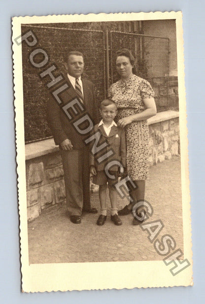Rodinná fotografie muž žena chlapec 1947 (M40557)