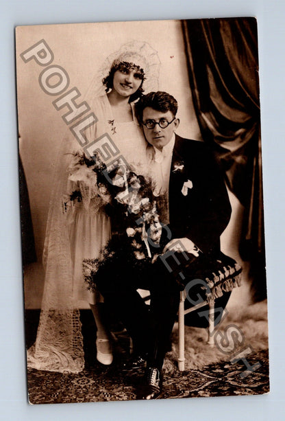 Pohlednice Svatební pár ateliérová fotografie (M40579)