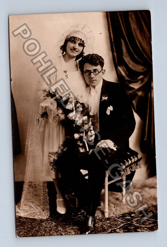 Pohlednice Svatební pár ateliérová fotografie (M40579)
