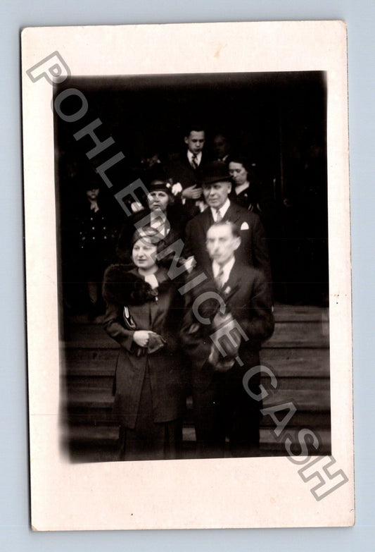 skupinová fotografie s razítkem ateliéru (M40582)