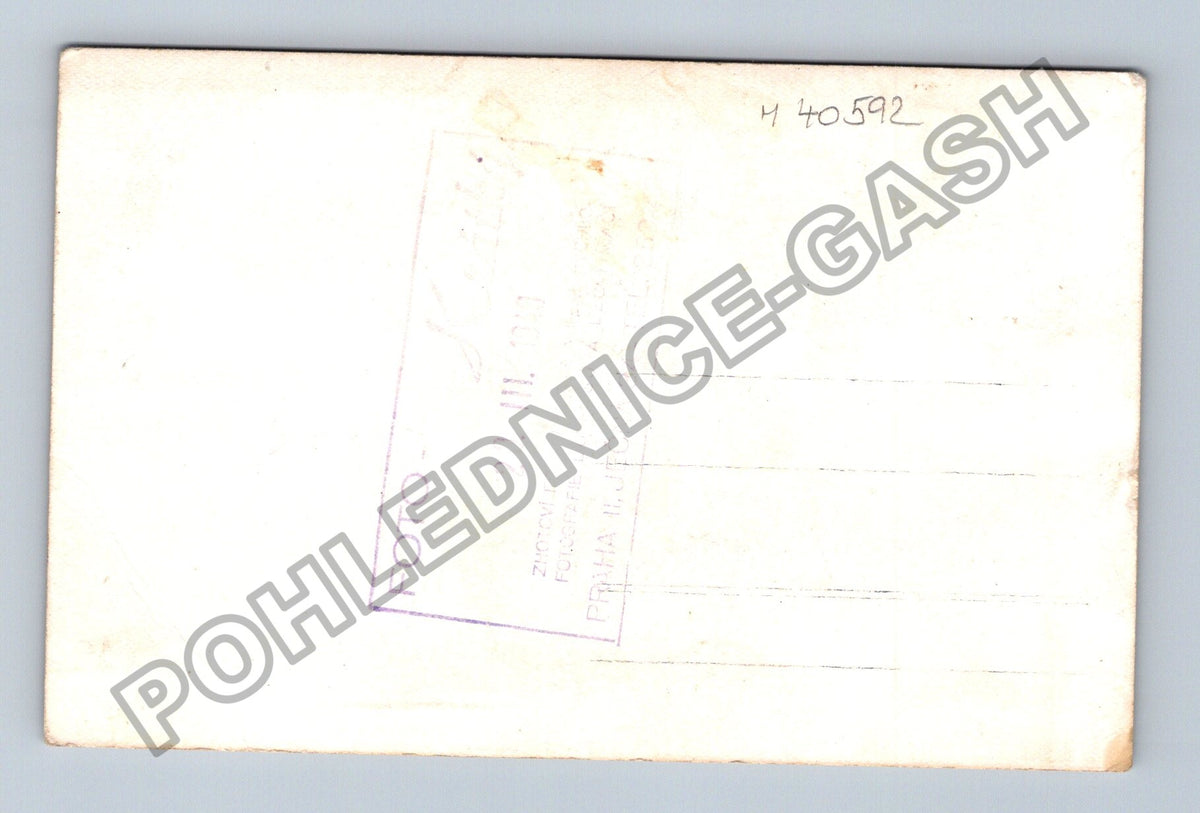 Stará fotografie Svatba v kostele Praha 21. III. 1953 (M40592)