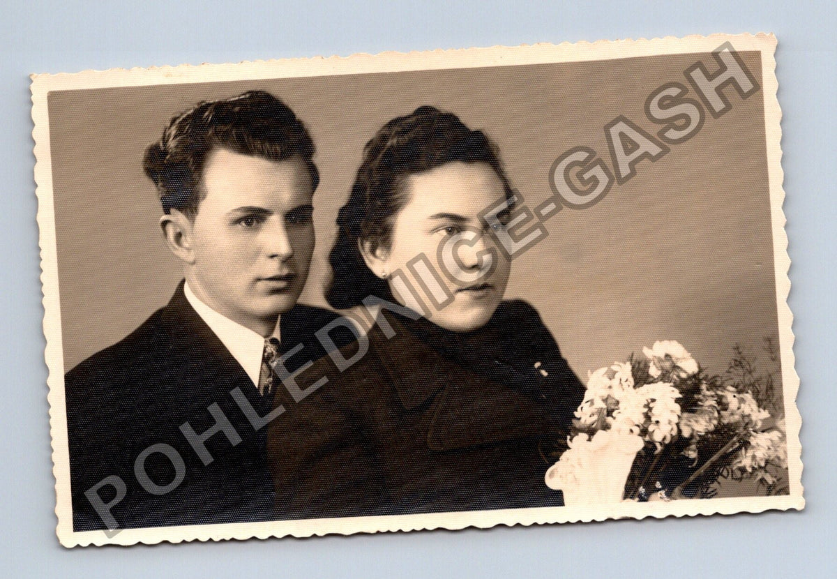 Stará fotografie Mladý pár s kyticí (M40604)