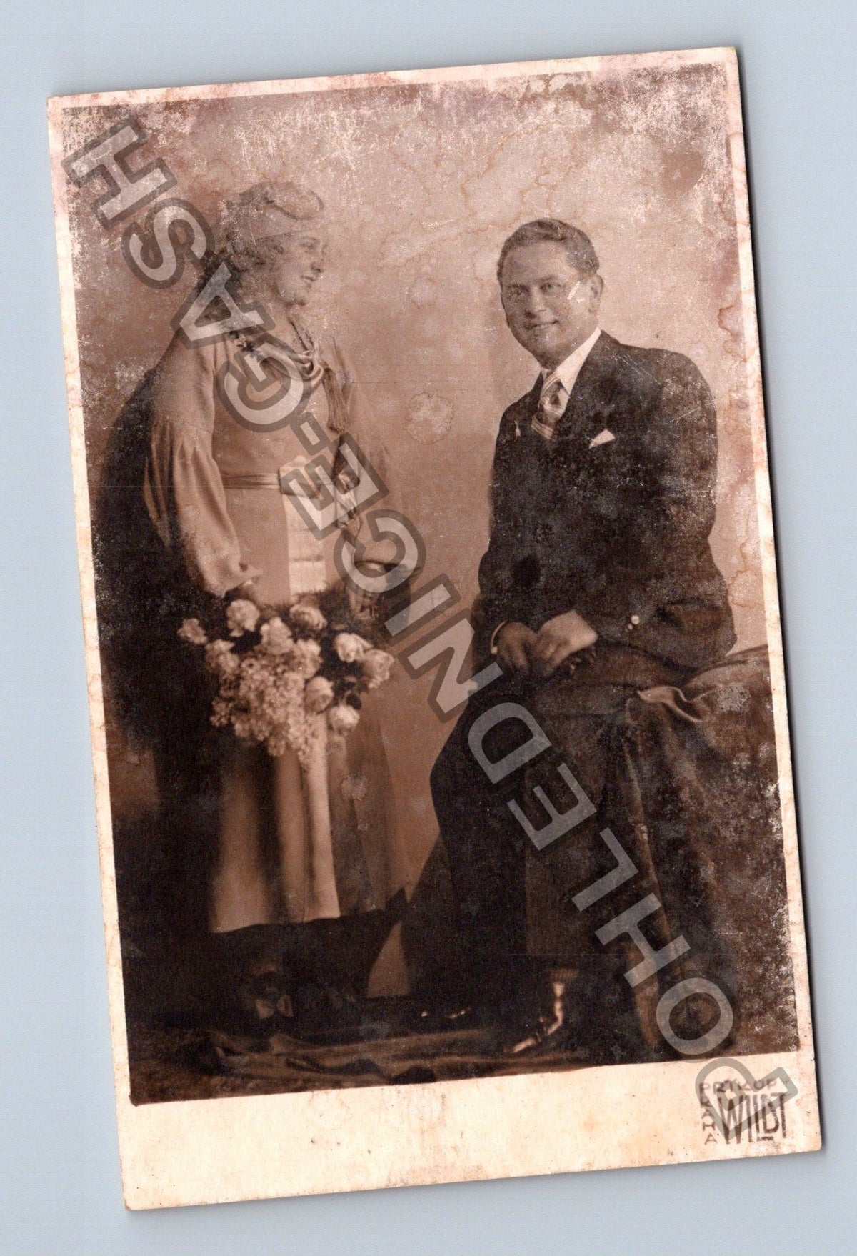 Svatební fotografie pár ve svatebním (M40630)