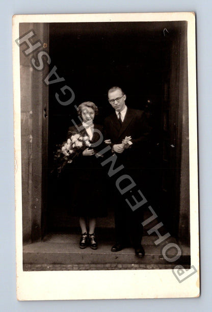 Svatební fotografie pár s květinami (M40641)