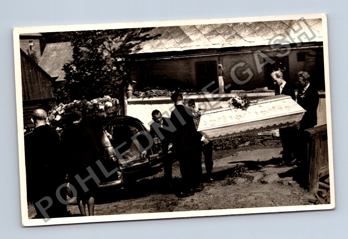 Stará fotografie pohřeb rakev auto muži (M40653)