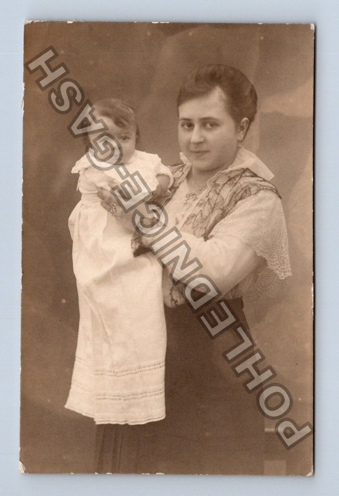 Žena s dítětem ateliérová fotografie (M40668)