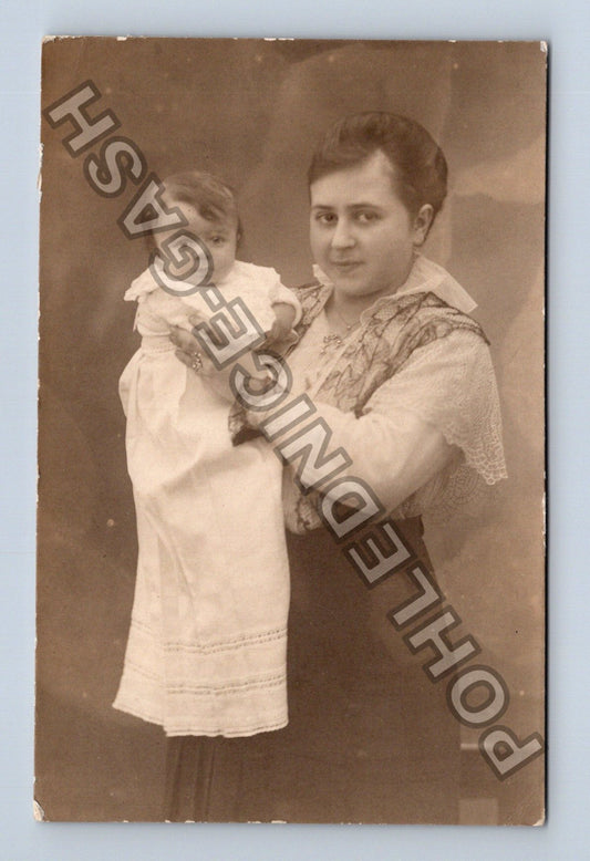 Žena s dítětem ateliérová fotografie (M40668)