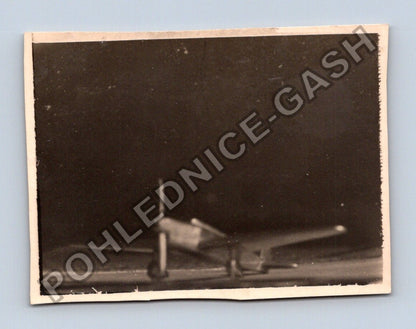 Pohlednice letadlo na zemi (M40691)