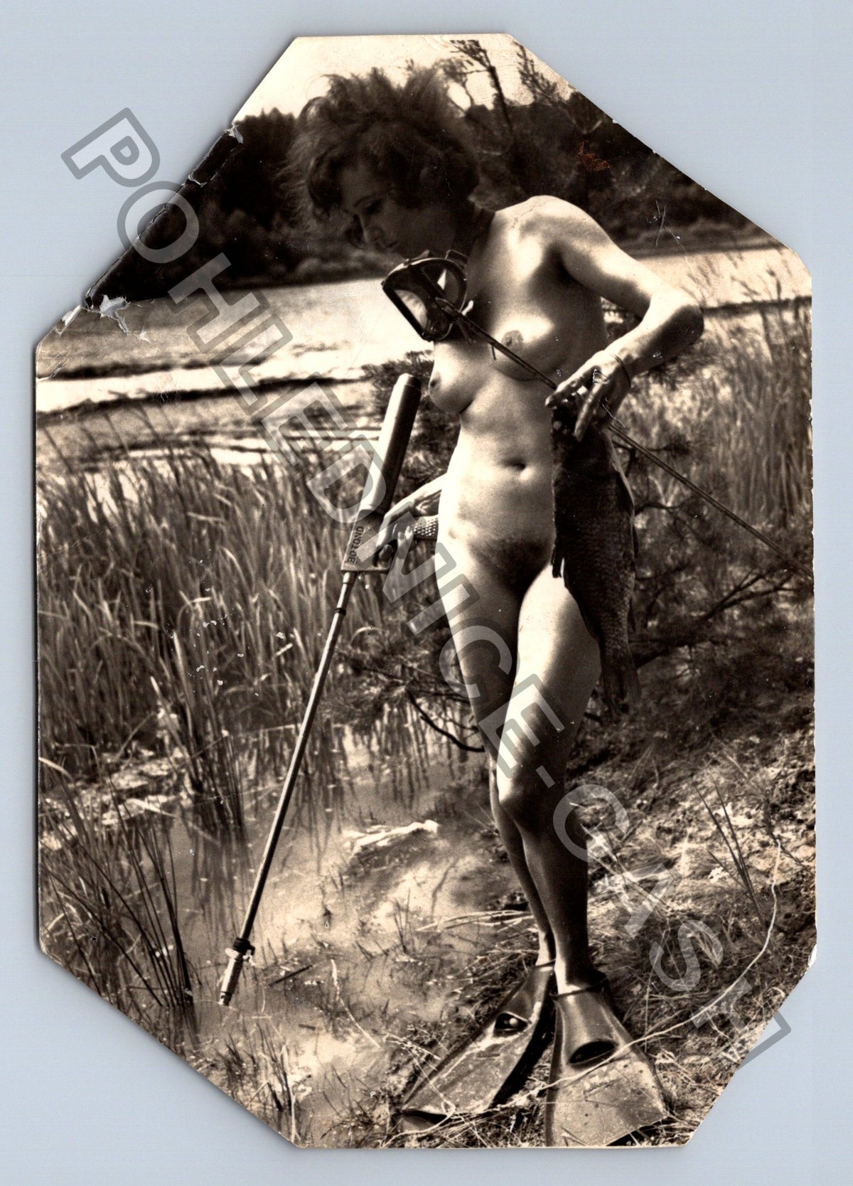 Erotická fotografie žena s harpunou (M40728)