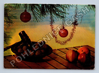 Pohlednice Vánoční motiv s jablky ořechy a ozdobami 1971 (M40797)