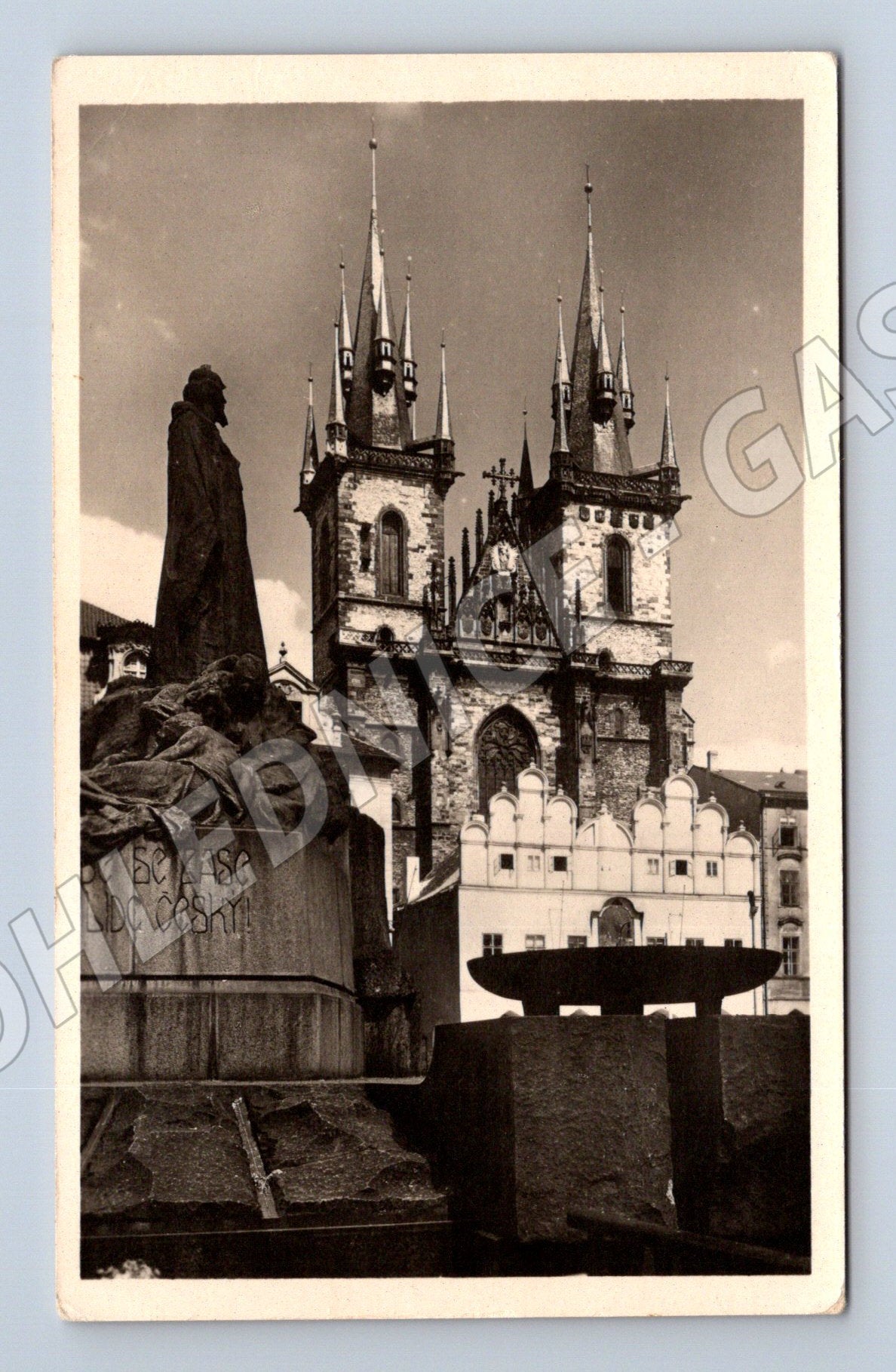 Pohlednice Praha Husův pomník a Týnský chrám (M4093)