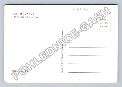 Pohlednice Jan Masaryk sedící s cigaretou (M41126)