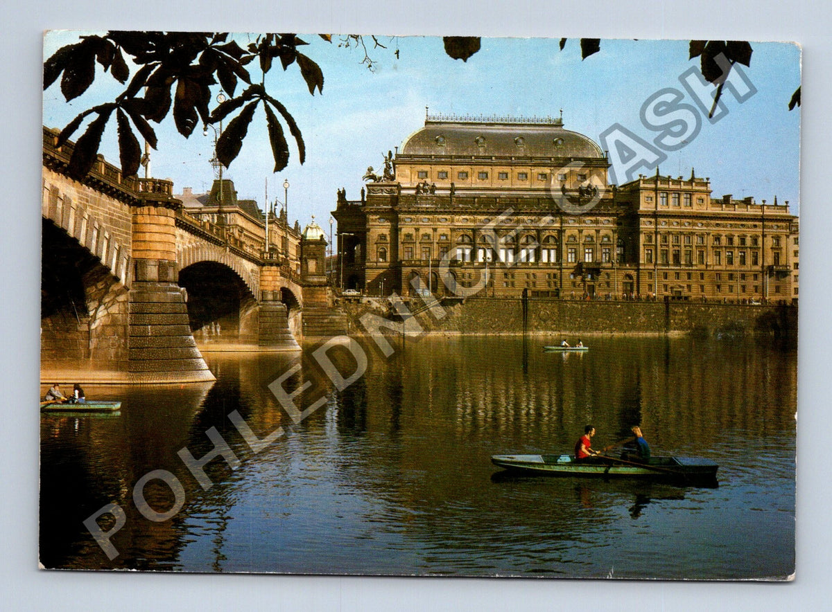 Pohlednice Praha Národní divadlo Vltava lodě (M41150)