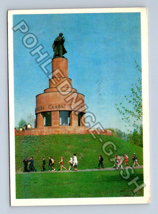 Pohlednice Ukrajina Kyjev Památník osvoboditelům 1980 (M41212)