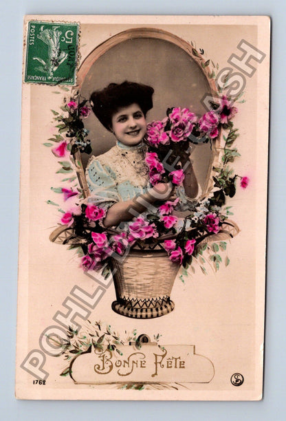 Pohlednice Francie žena s květinami Bonne Fête 1920 (M41728)