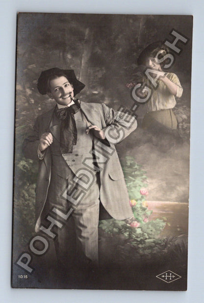 Pohlednice Francie muž s dýmkou žena 1912 (M41742)