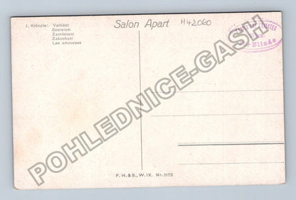 Pohlednice Žena čte dopis u okna Salon Apart (M42060)