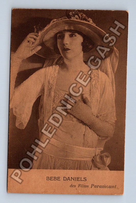 Pohlednice Bebe Daniels herečka des Films Paramount (M42330)