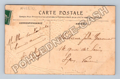 Pohlednice Francie pár v zahradě s květinami (M42572)