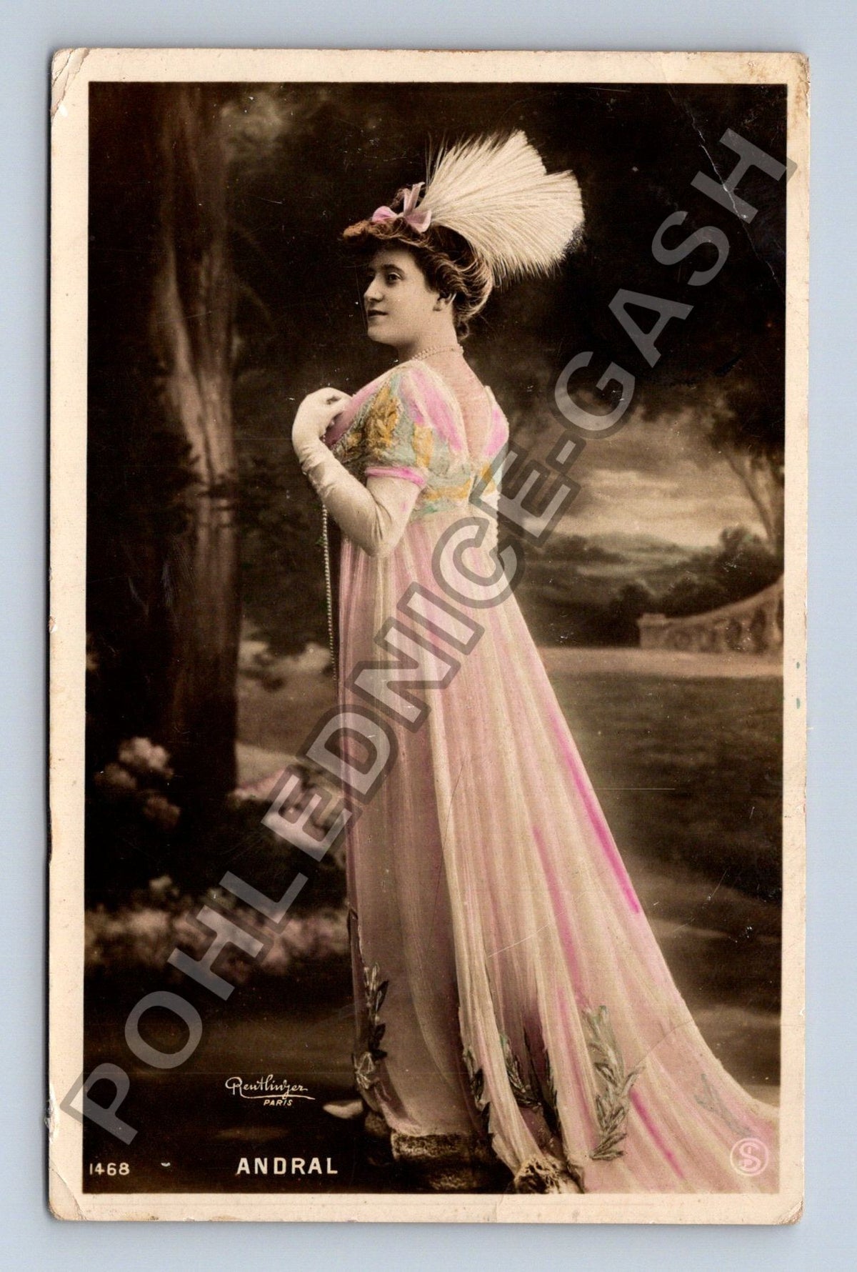 Pohlednice Francie Andral portrét dámy s kloboukem (M42573)
