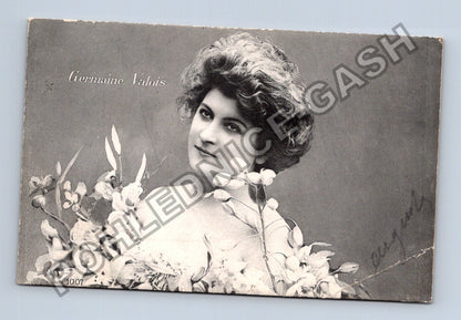 Pohlednice Francie Germaine Valois herečka květiny (M42832)