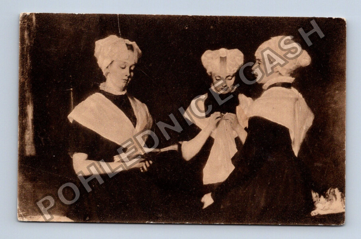 Pohlednice Holandsko Burgerweesmeisjes Amsterdam orphans (M42889)