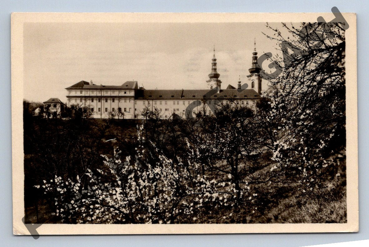 Pohlednice klášter či zámek Praha 1956 (M429)